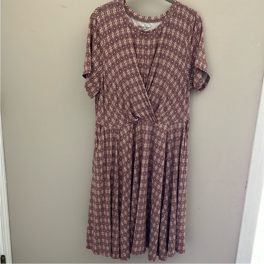 Torrid super soft collection, stretchy knit dress size 1x
Plunge neck EUC